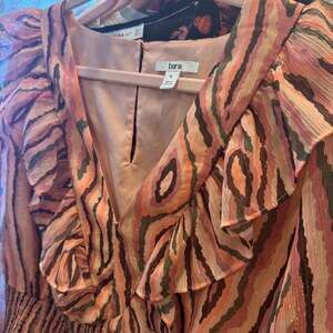 NWOT Bar III V Neck Bell Sleeve Ruched Waist Blouse Sz XL Mod Woodcut Women's